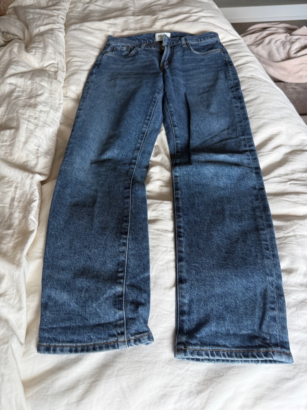 Agolde Classic Straight-Leg Jeans in Washed Blue - Picture 5 of 5